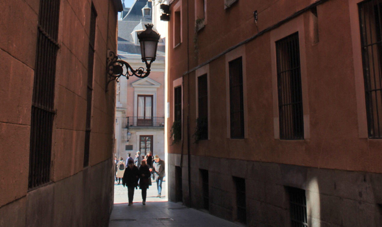 La “calle del Codo” de Madrid, descubre su historia tan peculiar